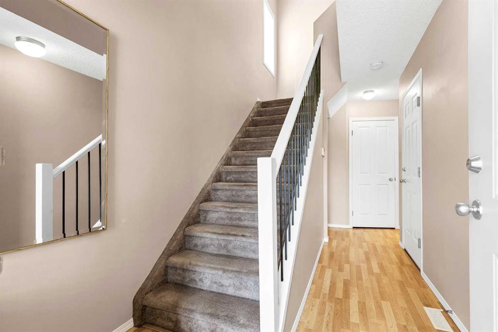 17 Country Village Circle Ne, Calgary, AB - Indoor Photo Showing Other Room
