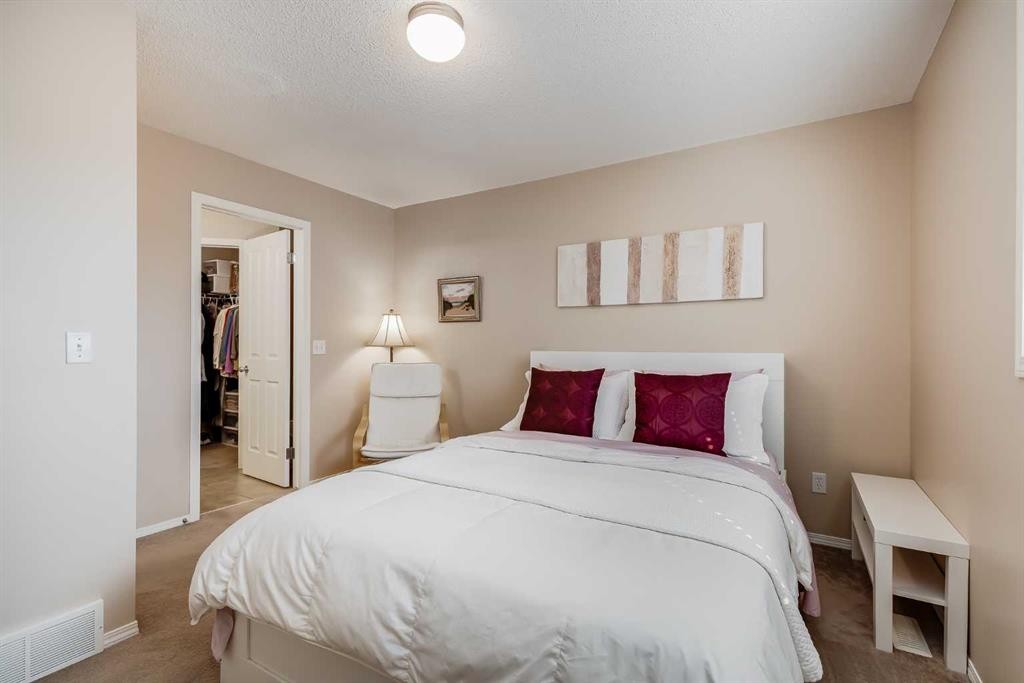 17 Country Village Circle Ne, Calgary, AB - Indoor Photo Showing Bedroom