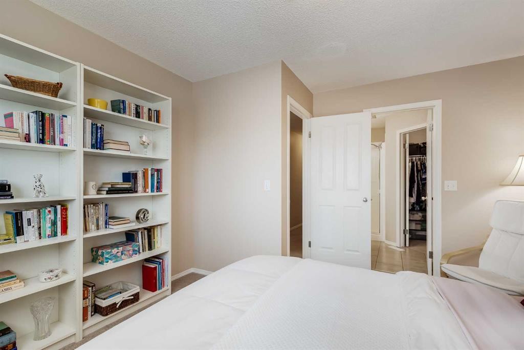 17 Country Village Circle Ne, Calgary, AB - Indoor Photo Showing Bedroom