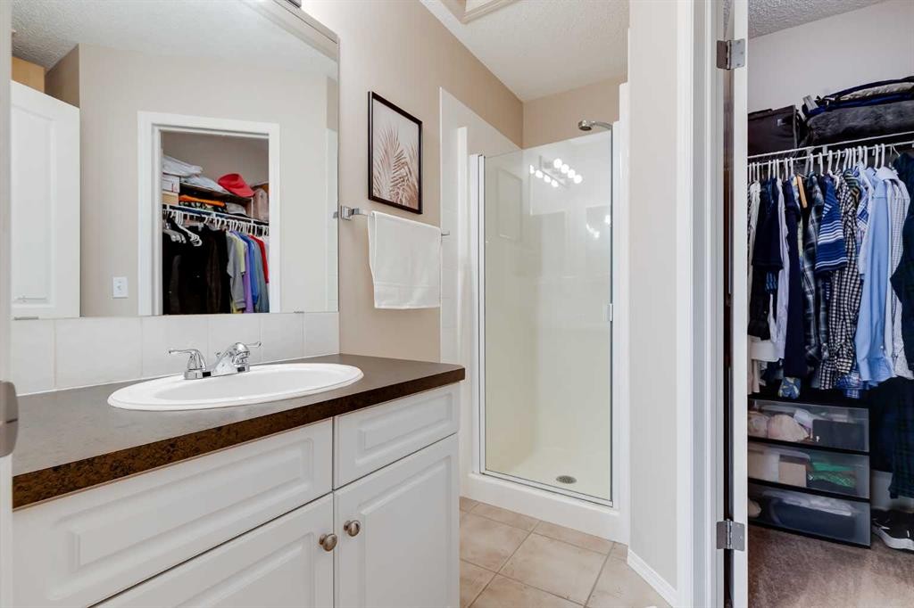 17 Country Village Circle Ne, Calgary, AB - Indoor Photo Showing Bathroom