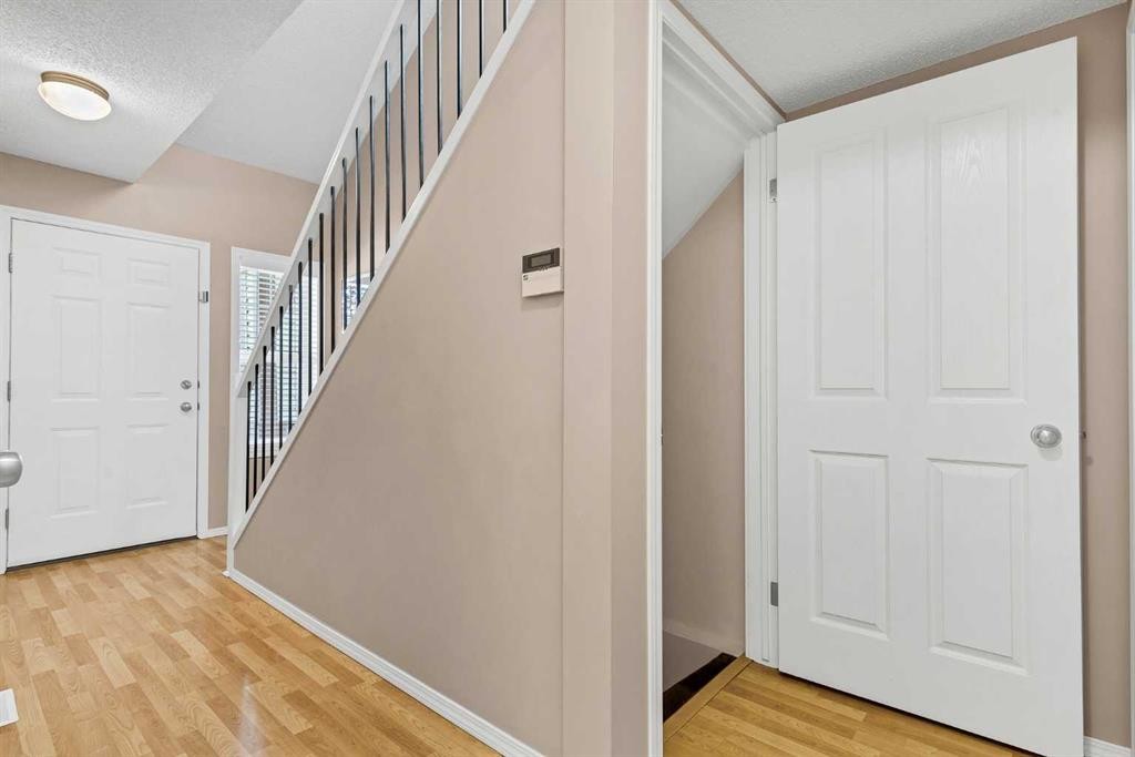 17 Country Village Circle Ne, Calgary, AB - Indoor Photo Showing Other Room