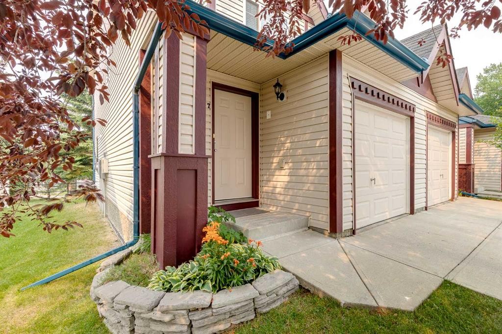 17 Country Village Circle Ne, Calgary, AB - Outdoor With Exterior