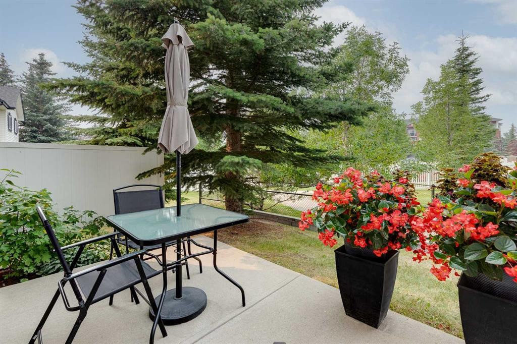 17 Country Village Circle Ne, Calgary, AB - Outdoor
