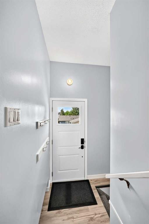 32 Macewan Park Link Nw, Calgary, AB - Indoor Photo Showing Other Room