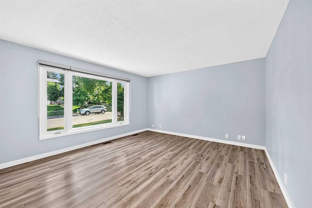 32 Macewan Park Link Nw, Calgary, AB - Indoor Photo Showing Other Room