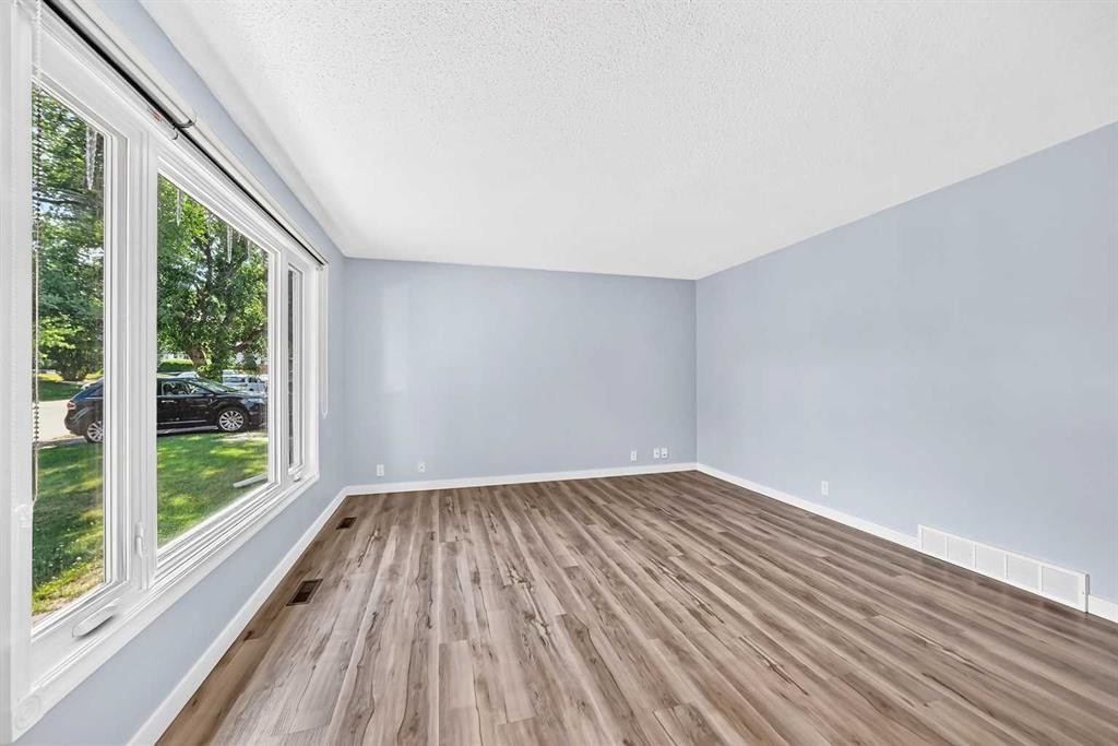 32 Macewan Park Link Nw, Calgary, AB - Indoor Photo Showing Other Room