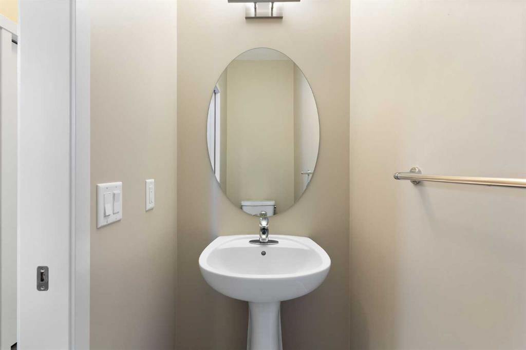 638 River Heights Crescent, Cochrane, AB - Indoor Photo Showing Bathroom