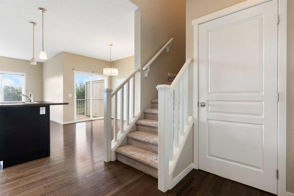 638 River Heights Crescent, Cochrane, AB - Indoor Photo Showing Other Room