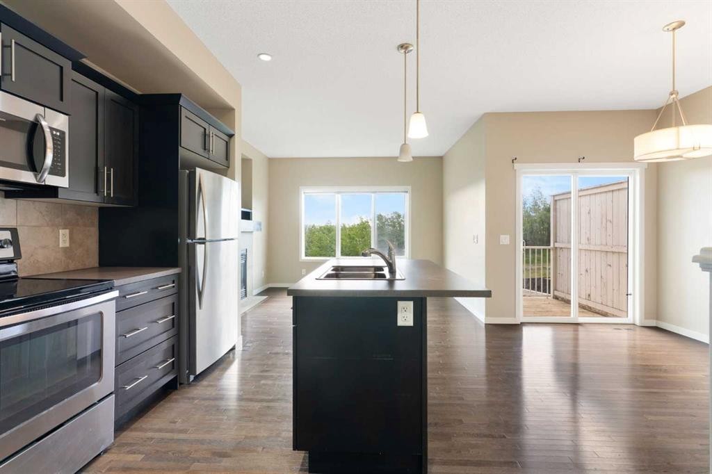 638 River Heights Crescent, Cochrane, AB - Indoor Photo Showing Kitchen With Double Sink With Upgraded Kitchen