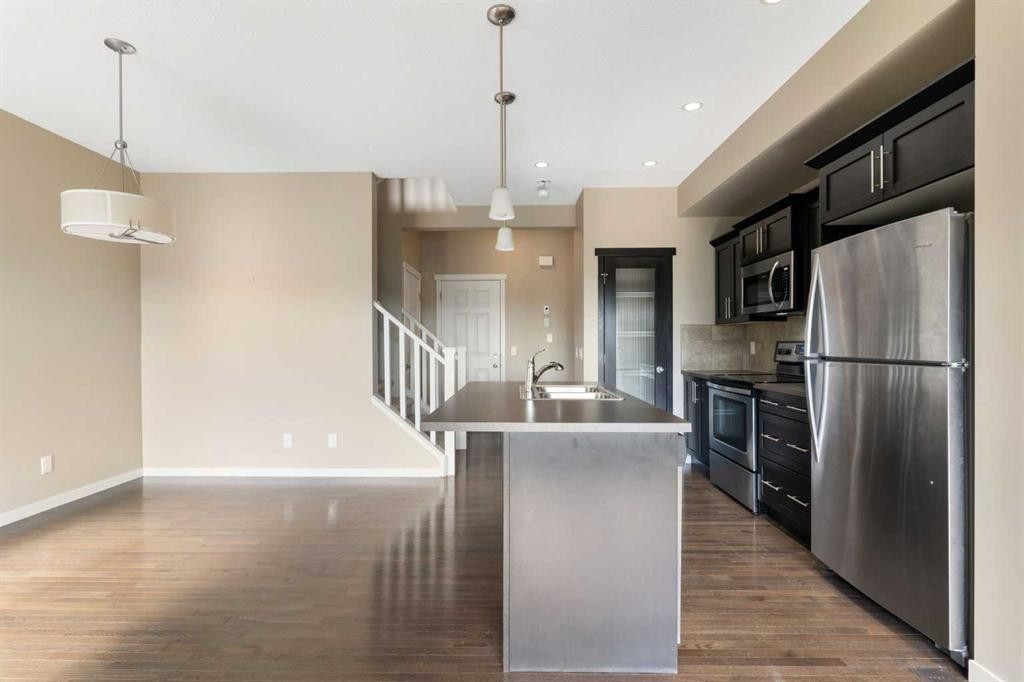 638 River Heights Crescent, Cochrane, AB - Indoor Photo Showing Kitchen With Upgraded Kitchen