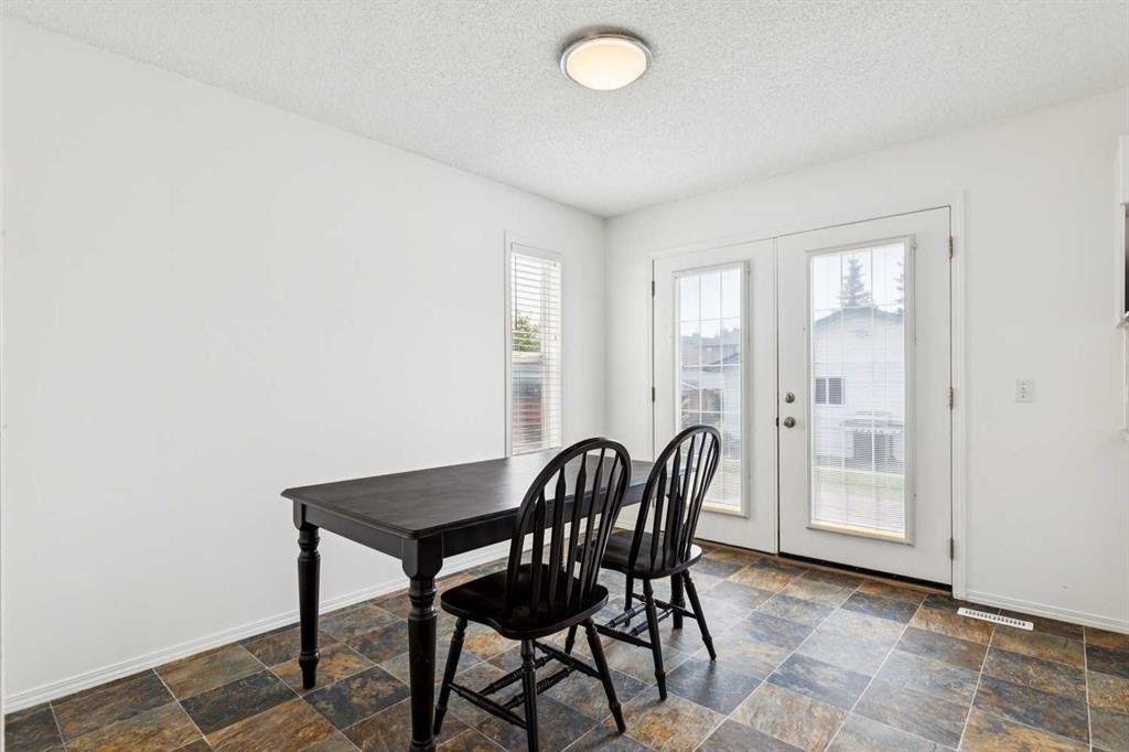 25 Coville Gardens Ne, Calgary, AB - Indoor Photo Showing Dining Room