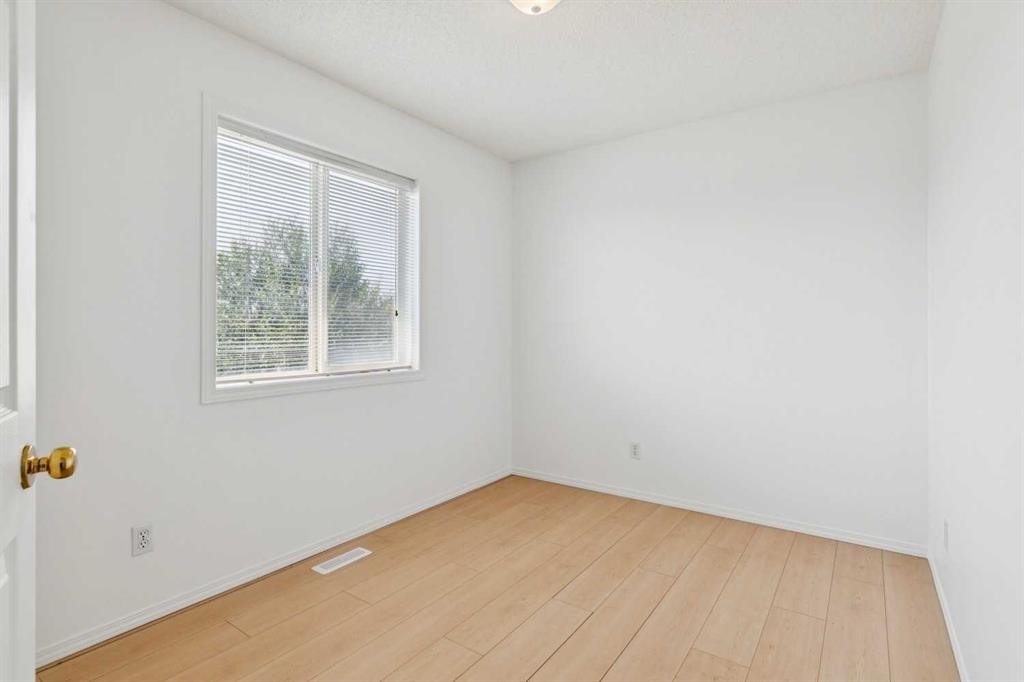 25 Coville Gardens Ne, Calgary, AB - Indoor Photo Showing Other Room