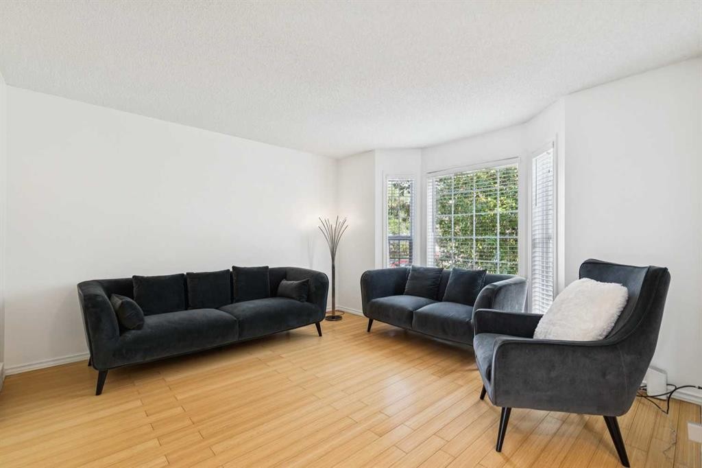 25 Coville Gardens Ne, Calgary, AB - Indoor Photo Showing Living Room