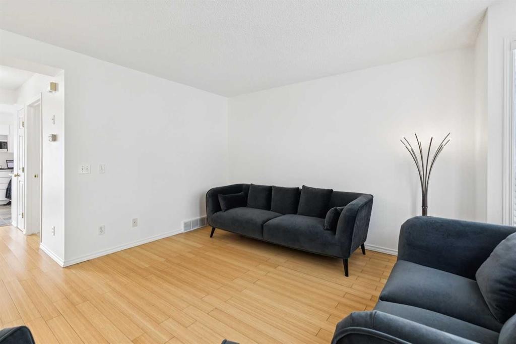 25 Coville Gardens Ne, Calgary, AB - Indoor Photo Showing Living Room