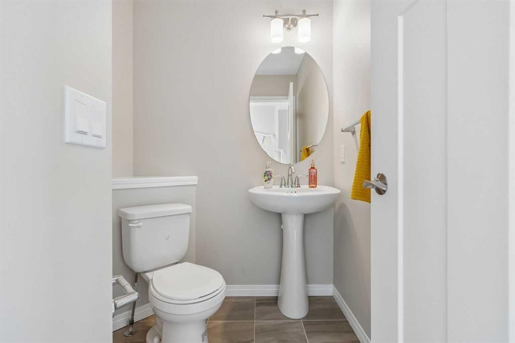 229 Fireside Drive, Cochrane, AB - Indoor Photo Showing Bathroom