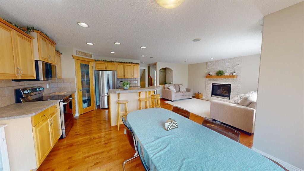 47 Chapman Circle Se, Calgary, AB - Indoor Photo Showing Kitchen With Stainless Steel Kitchen