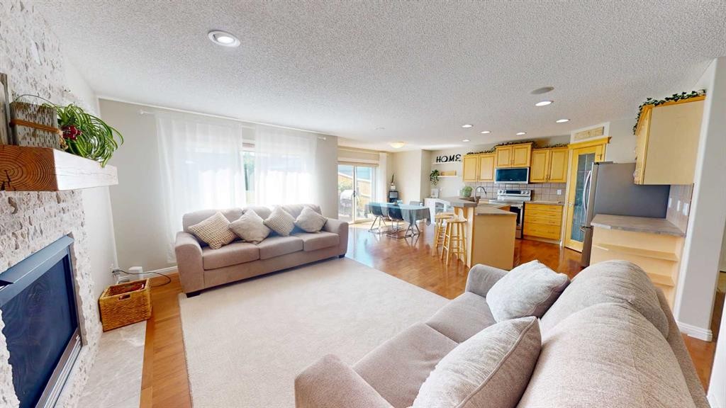47 Chapman Circle Se, Calgary, AB - Indoor Photo Showing Living Room With Fireplace