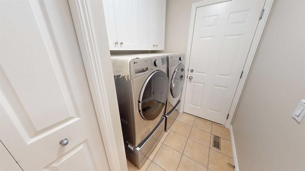 47 Chapman Circle Se, Calgary, AB - Indoor Photo Showing Laundry Room