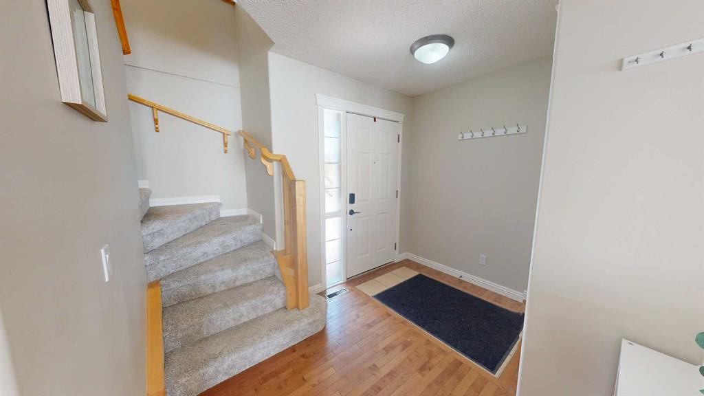 47 Chapman Circle Se, Calgary, AB - Indoor Photo Showing Other Room