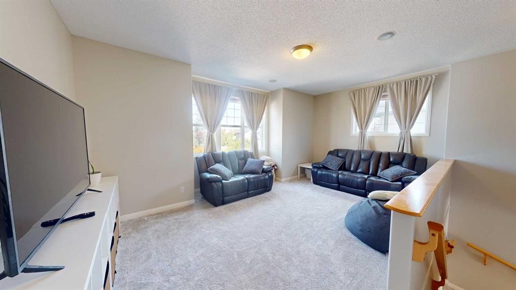 47 Chapman Circle Se, Calgary, AB - Indoor Photo Showing Living Room