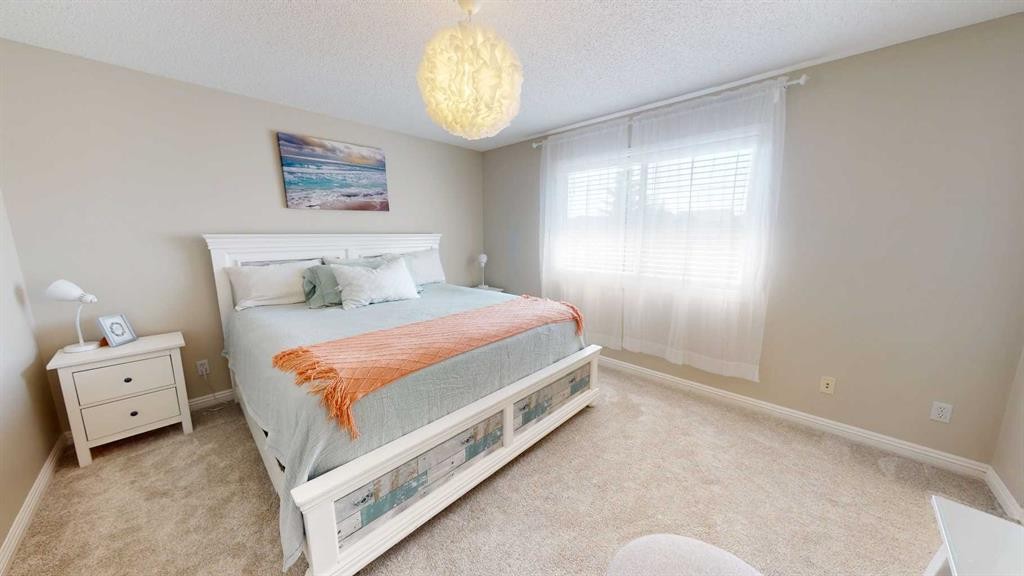 47 Chapman Circle Se, Calgary, AB - Indoor Photo Showing Bedroom