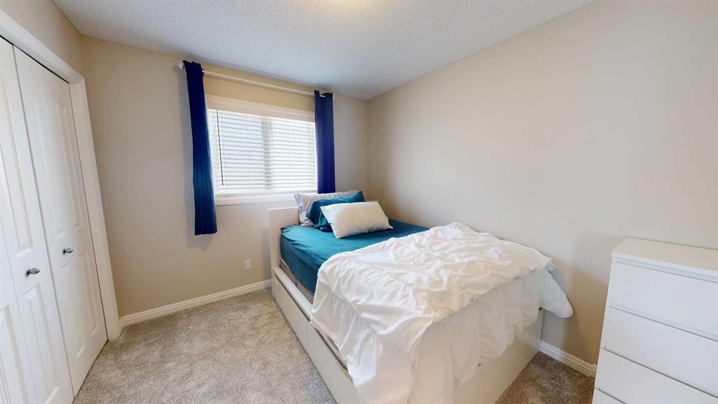 47 Chapman Circle Se, Calgary, AB - Indoor Photo Showing Bedroom