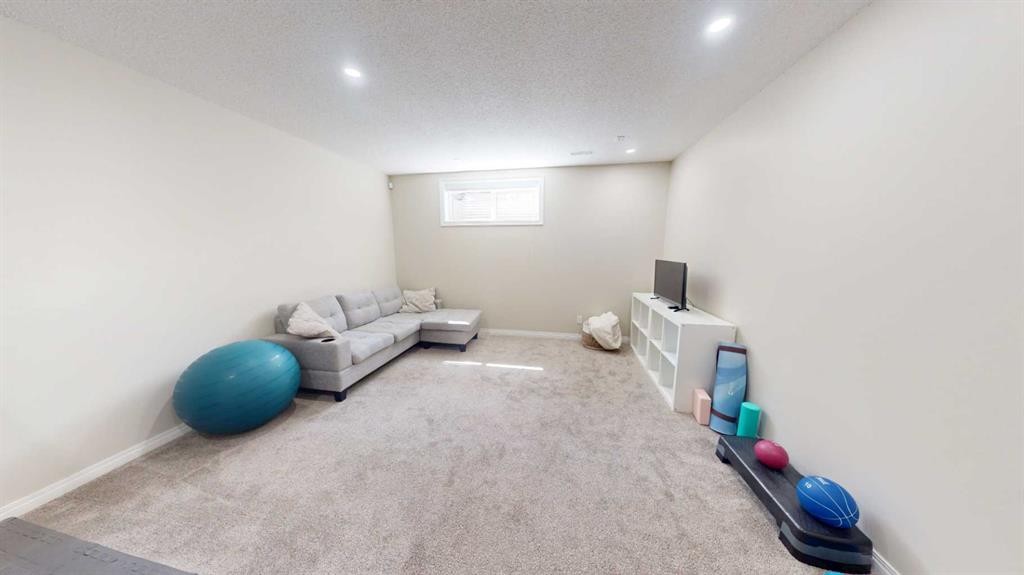47 Chapman Circle Se, Calgary, AB - Indoor