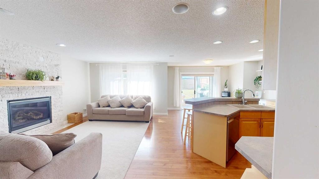 47 Chapman Circle Se, Calgary, AB - Indoor Photo Showing Living Room With Fireplace