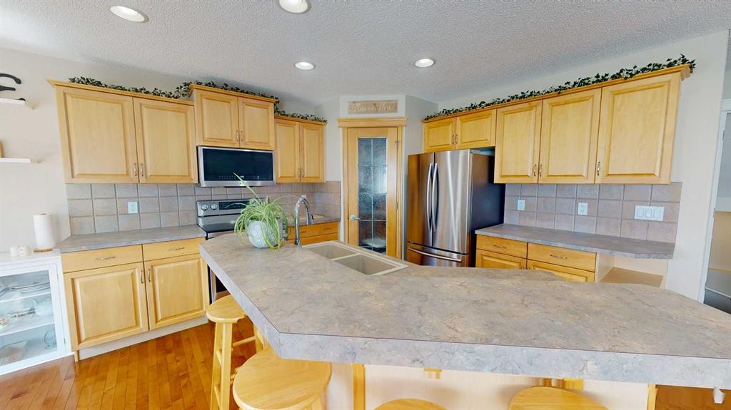 47 Chapman Circle Se, Calgary, AB - Indoor Photo Showing Kitchen With Stainless Steel Kitchen