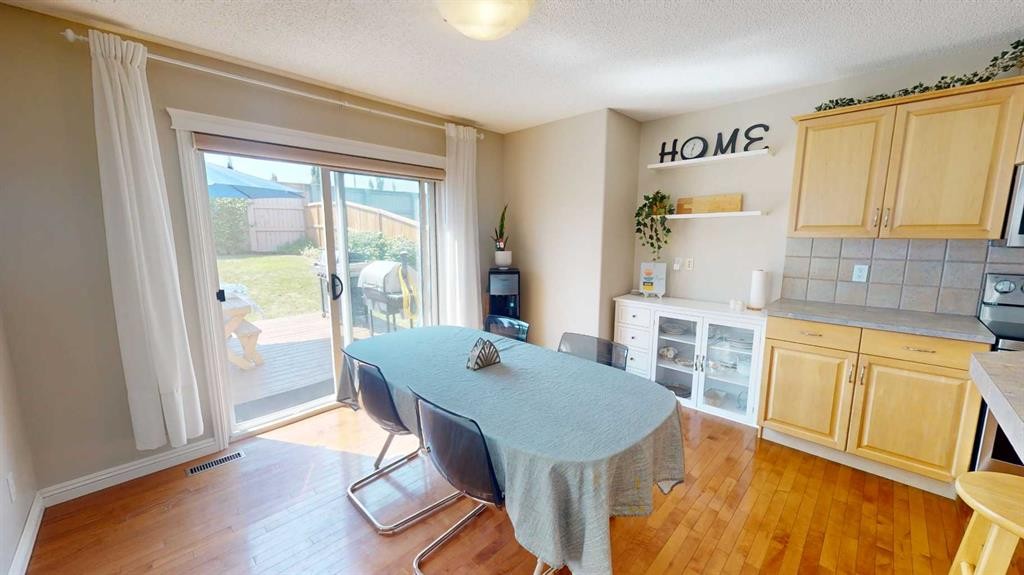 47 Chapman Circle Se, Calgary, AB - Indoor Photo Showing Dining Room