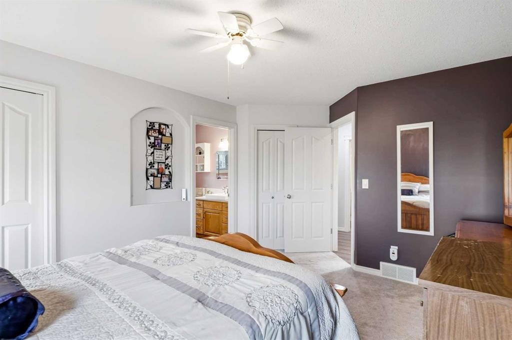 34055 Range Road 24, Rural Mountain View County, AB - Indoor Photo Showing Bedroom