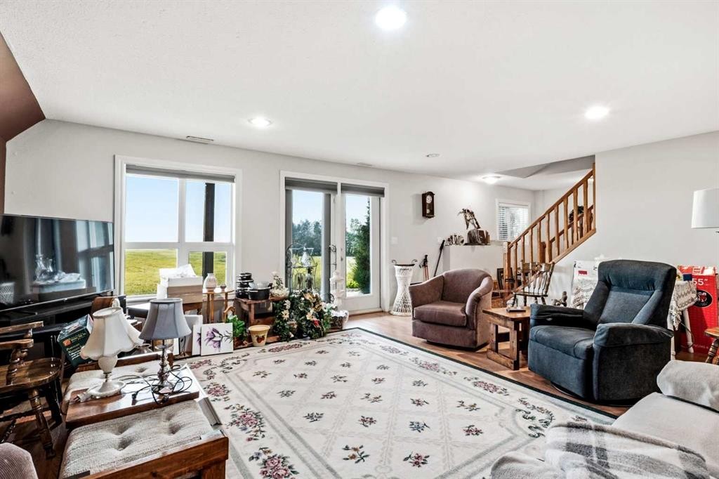 34055 Range Road 24, Rural Mountain View County, AB - Indoor Photo Showing Living Room