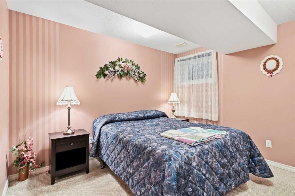 34055 Range Road 24, Rural Mountain View County, AB - Indoor Photo Showing Bedroom