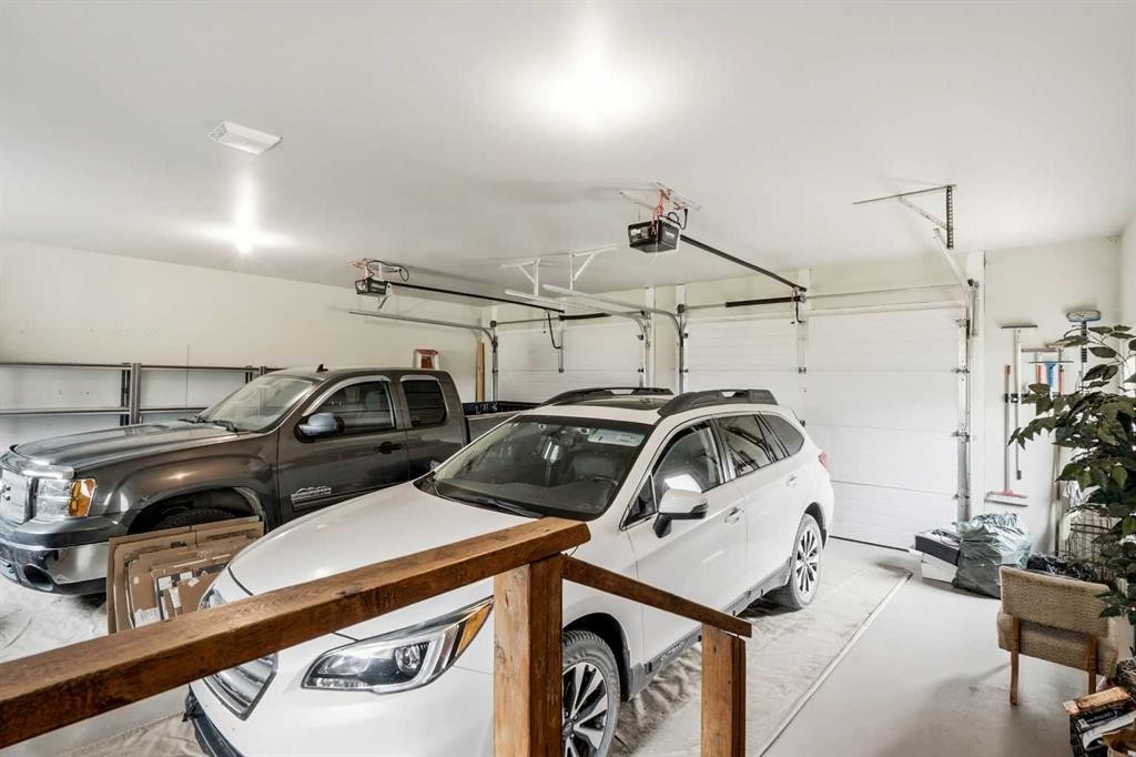 34055 Range Road 24, Rural Mountain View County, AB - Indoor Photo Showing Garage