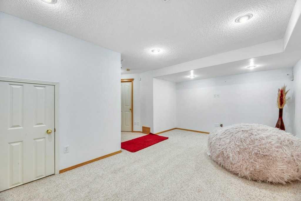 118 Tarington Close Ne, Calgary, AB - Indoor Photo Showing Other Room