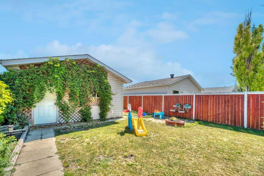 118 Tarington Close Ne, Calgary, AB - Outdoor