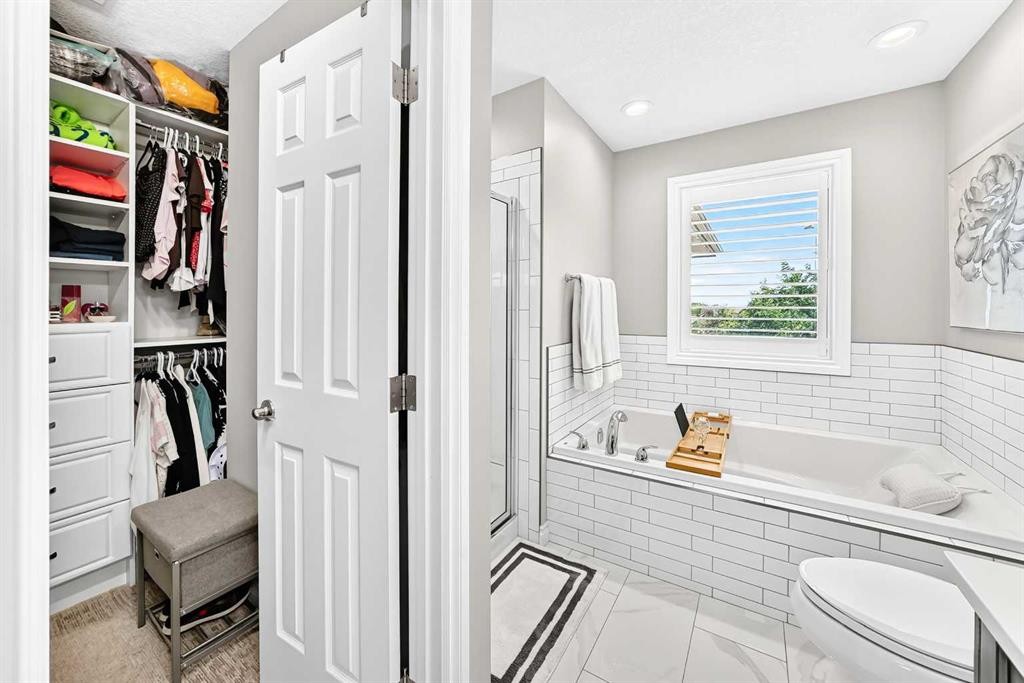 152 Royal Oak Terrace Nw, Calgary, AB - Indoor Photo Showing Bathroom