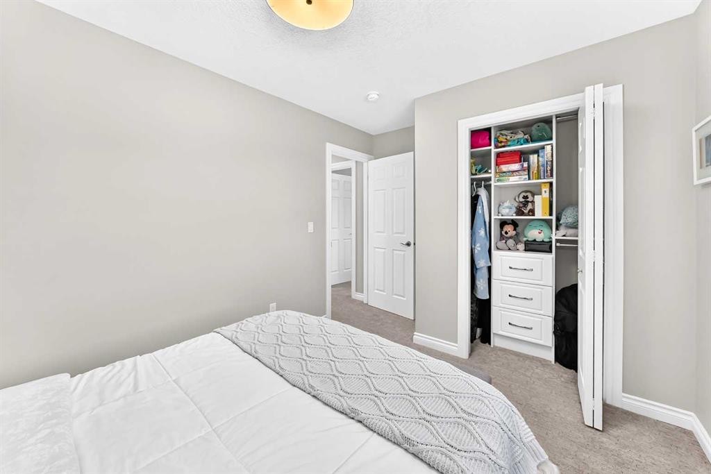 152 Royal Oak Terrace Nw, Calgary, AB - Indoor Photo Showing Bedroom