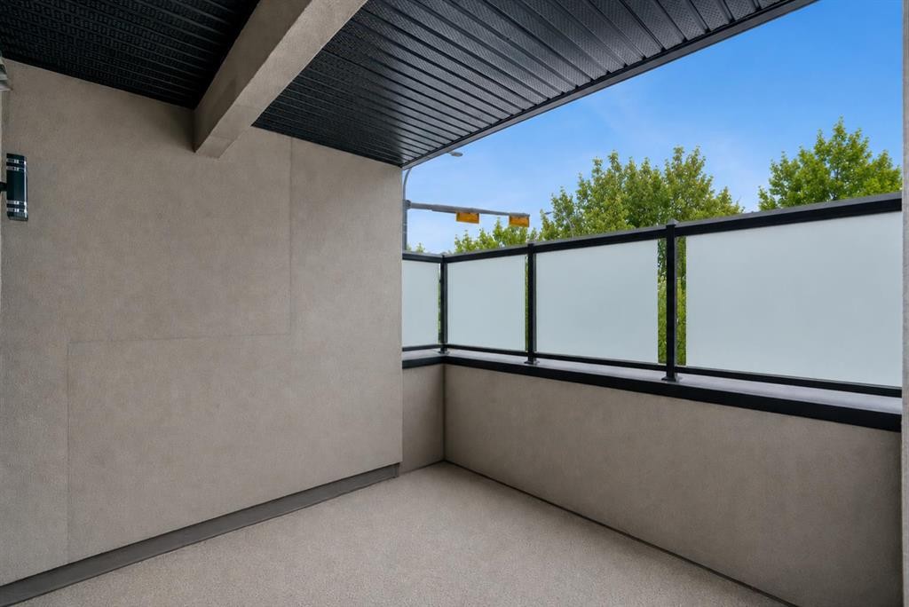105-320 12 Avenue Ne, Calgary, AB - Outdoor With Exterior