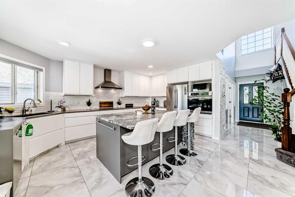 382 Cove Road, Chestermere, AB - Indoor Photo Showing Kitchen With Upgraded Kitchen