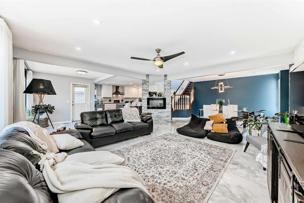 382 Cove Road, Chestermere, AB - Indoor Photo Showing Living Room