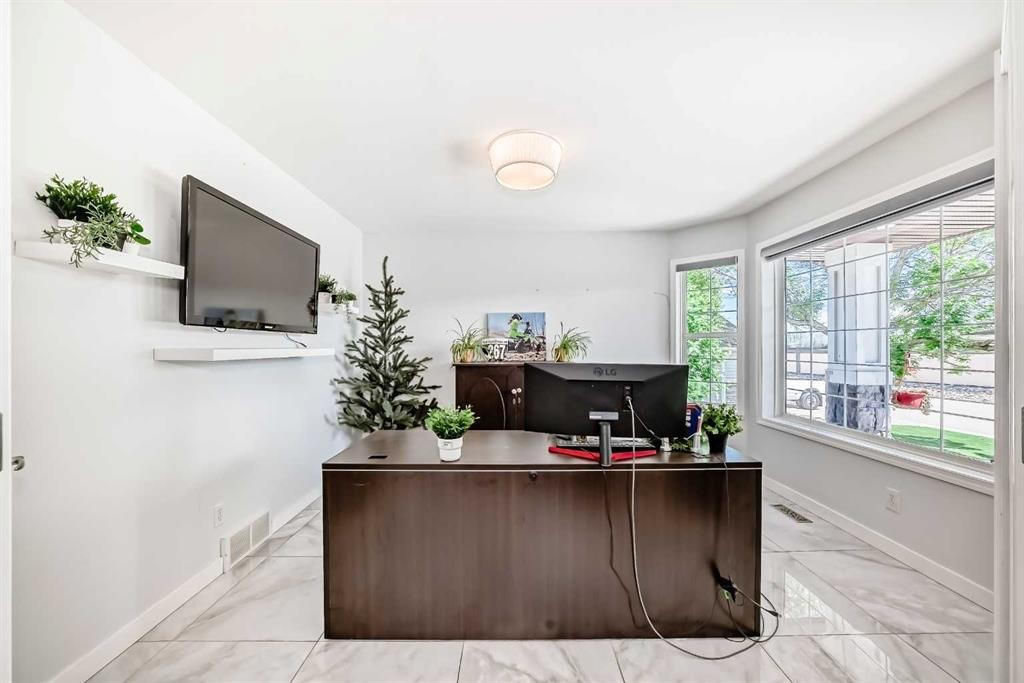 382 Cove Road, Chestermere, AB - Indoor Photo Showing Office