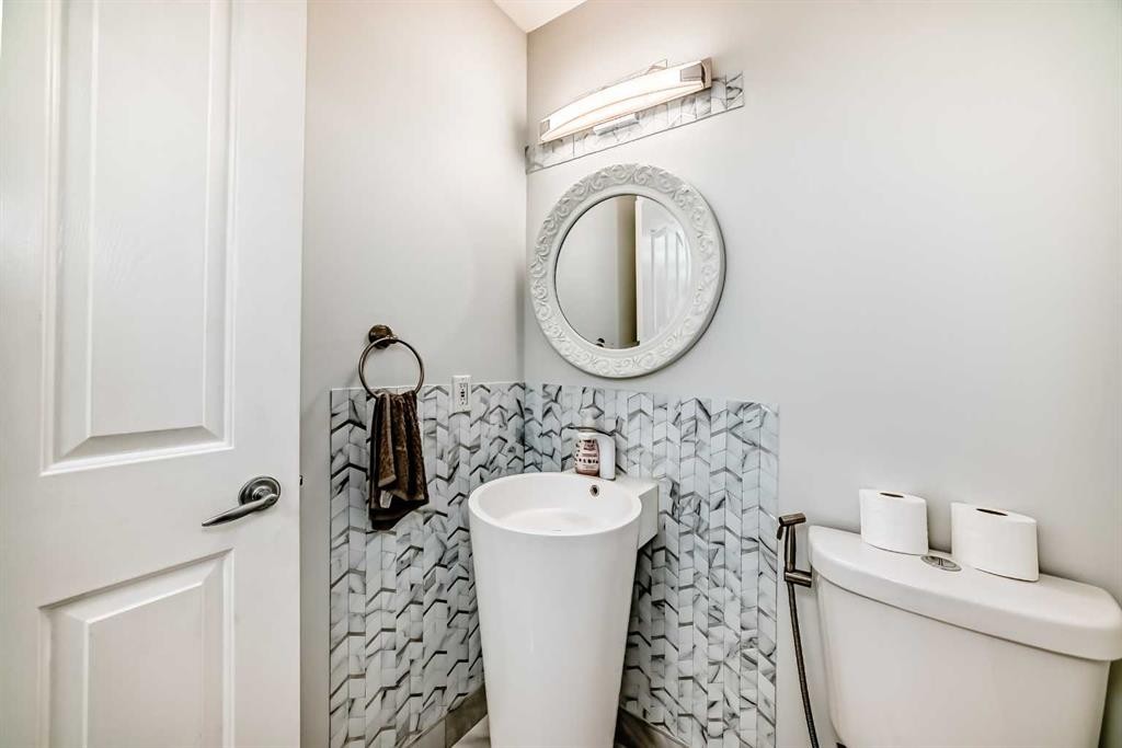 382 Cove Road, Chestermere, AB - Indoor Photo Showing Bathroom