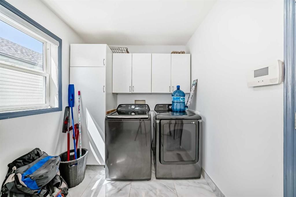 382 Cove Road, Chestermere, AB - Indoor Photo Showing Laundry Room