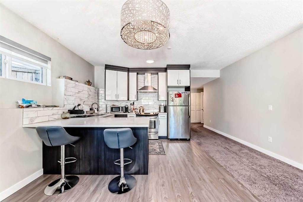 382 Cove Road, Chestermere, AB - Indoor Photo Showing Kitchen