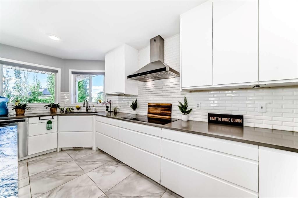 382 Cove Road, Chestermere, AB - Indoor Photo Showing Kitchen