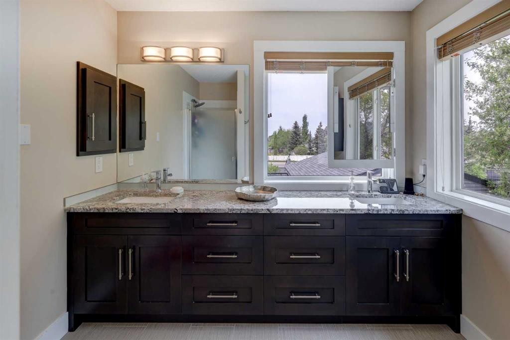 8 Canoe Road Sw, Airdrie, AB - Indoor Photo Showing Bathroom