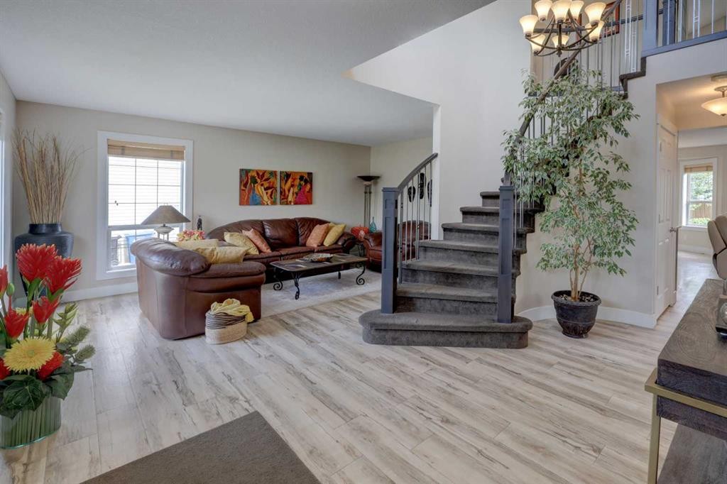 8 Canoe Road Sw, Airdrie, AB - Indoor Photo Showing Living Room