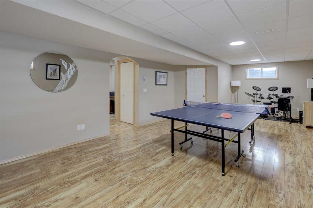 8 Canoe Road Sw, Airdrie, AB - Indoor