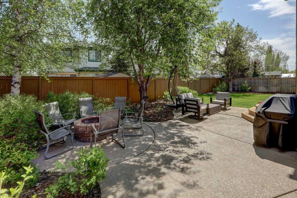 8 Canoe Road Sw, Airdrie, AB - Outdoor With Backyard